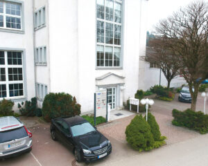 Der Eingang des Gewerbezentrums Einsiedel auf der Niederwaldstraße 3