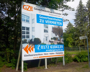 Bautafel am Gewerbezentrum Einsiedel, aufgestellt von der Future Werbung aus Chemnitz