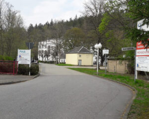 Straße zum Gewerbezentrum Einsiedel